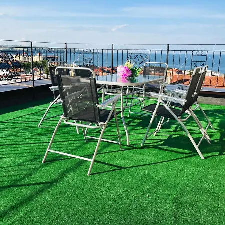 Panorama Apartment *