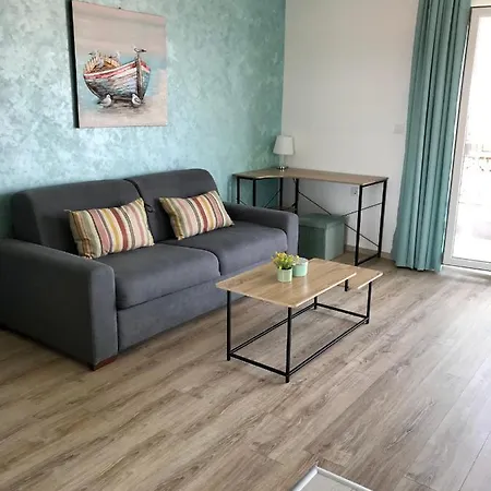 Panorama Apartment *